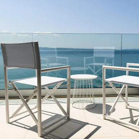 Gallery Luxury Suites & Rooms-Only Adults Apartment