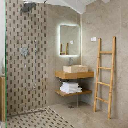 Gallery Luxury Suites & Rooms-Only Adults *