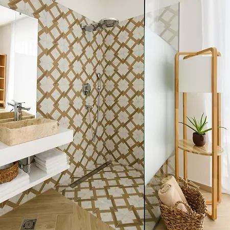 Gallery Luxury Suites & Rooms-Only Adults * Split