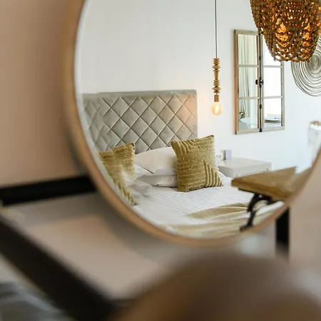 Gallery Luxury Suites & Rooms-Only Adults *