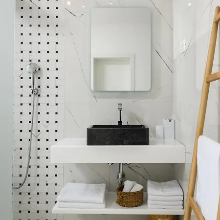 Gallery Luxury Suites & Rooms-Only Adults Apartment