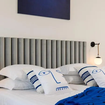 Gallery Luxury Suites & Rooms-Only Adults *