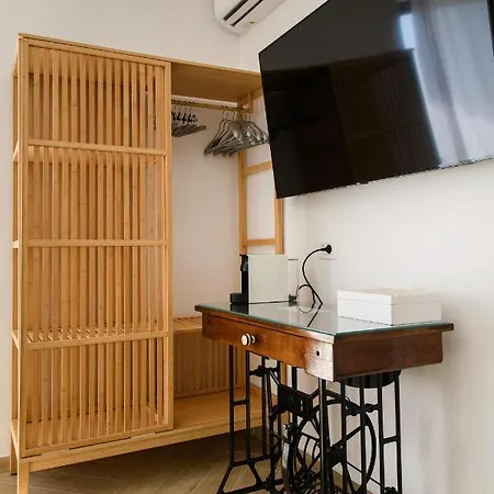 Gallery Luxury Suites & Rooms-Only Adults Split