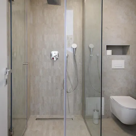 Gallery Luxury Suites & Rooms-Only Adults Split