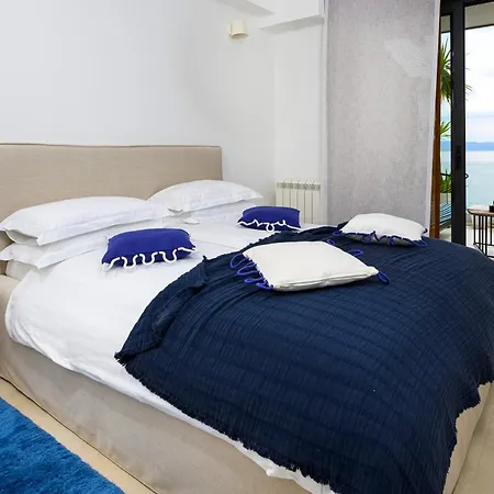 Gallery Luxury Suites & Rooms-Only Adults Split