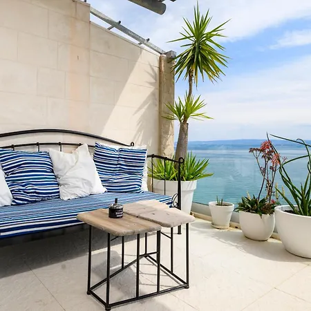 Gallery Luxury Suites & Rooms-Only Adults Apartment