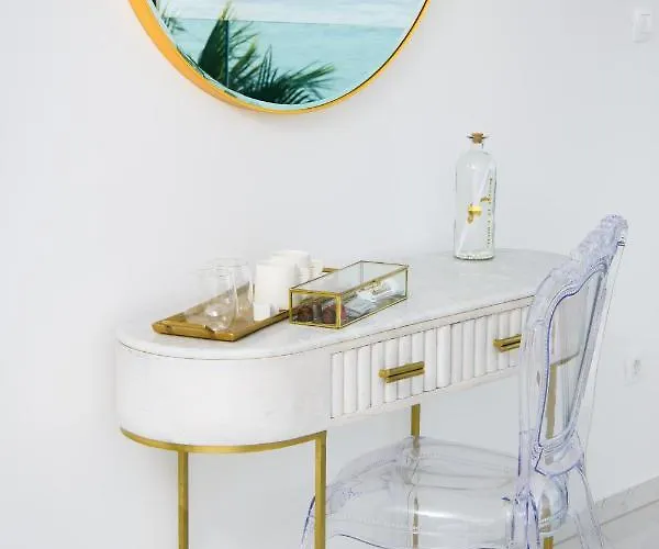 Gallery Luxury & Rooms-only Adults شقة