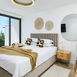 Gallery Luxury & Rooms-only Adults Split
