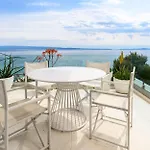 Gallery Luxury & Rooms-only Adults Split