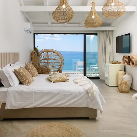 Gallery Luxury Suites & Rooms-Only Adults Split