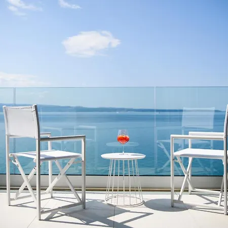 Gallery Luxury Suites & Rooms-Only Adults Apartment