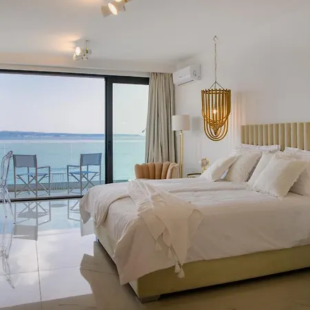 Gallery Luxury Suites & Rooms-Only Adults Apartment