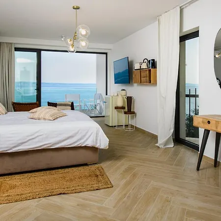 Gallery Luxury Suites & Rooms-Only Adults