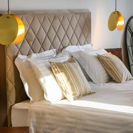 Gallery Luxury Suites & Rooms-Only Adults Apartment Split