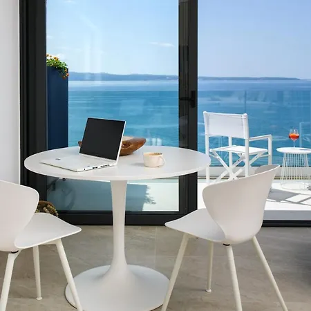 Gallery Luxury Suites & Rooms-Only Adults * Split