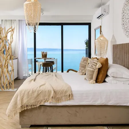 Gallery Luxury Suites & Rooms-Only Adults Apartment
