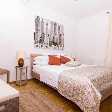 Gallery Luxury Suites & Rooms-Only Adults * Split