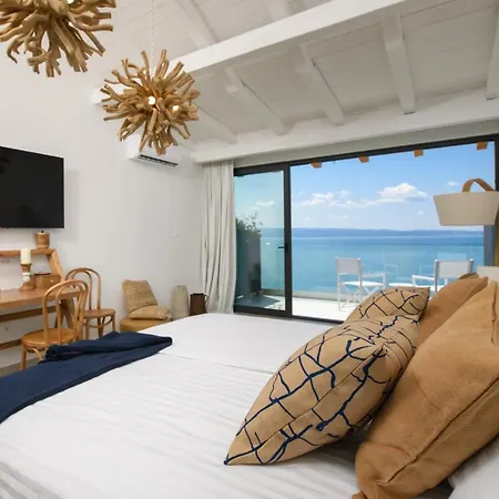 Gallery Luxury Suites & Rooms-Only Adults Apartment