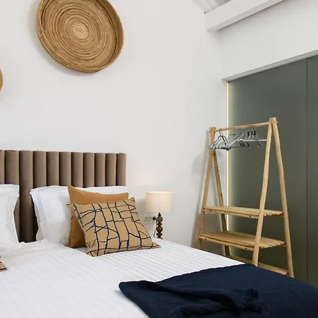 Gallery Luxury Suites & Rooms-Only Adults Apartment