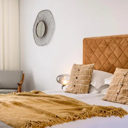 Gallery Luxury Suites & Rooms-Only Adults Apartment Split