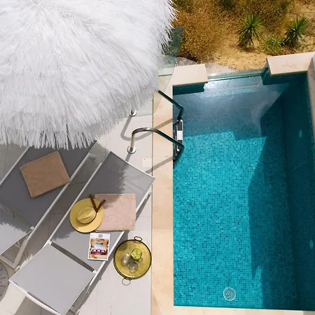 Gallery Luxury Suites & Rooms-Only Adults Apartment Split