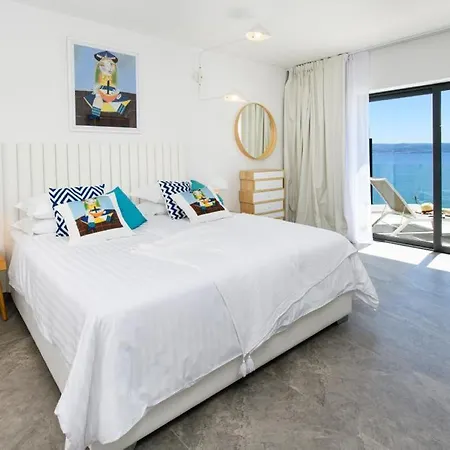 Gallery Luxury Suites & Rooms-Only Adults *