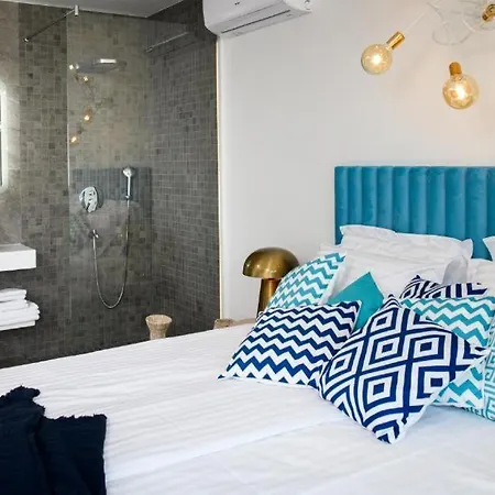 Gallery Luxury Suites & Rooms-Only Adults *