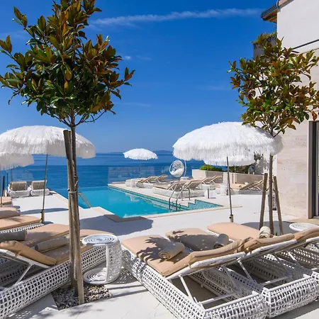 Gallery Luxury Suites & Rooms-Only Adults