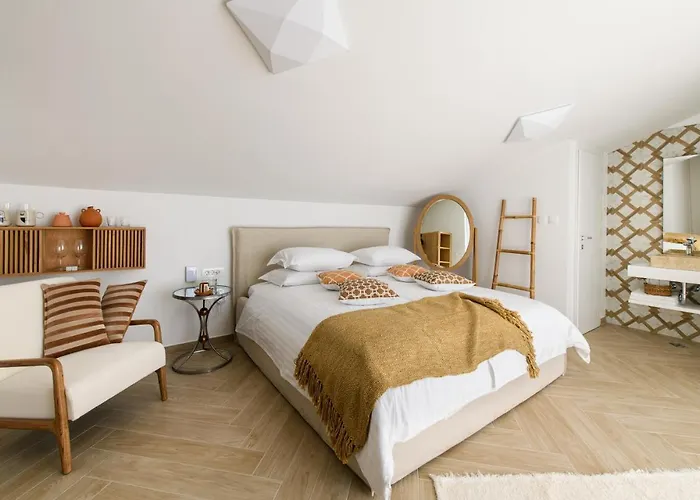 Gallery Luxury & Rooms-only Adults Split