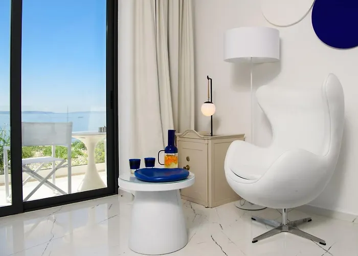 Gallery Luxury & Rooms-only Adults Split