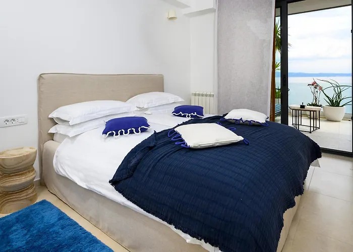 Gallery Luxury & Rooms-only Adults Split