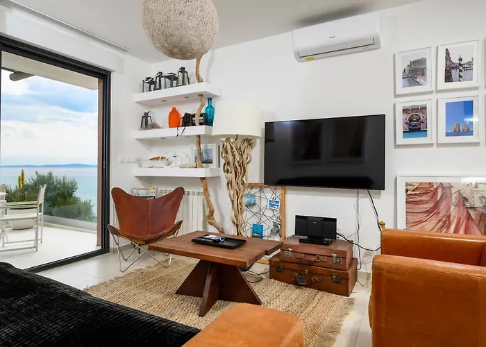 Gallery Luxury & Rooms-only Adults * Split